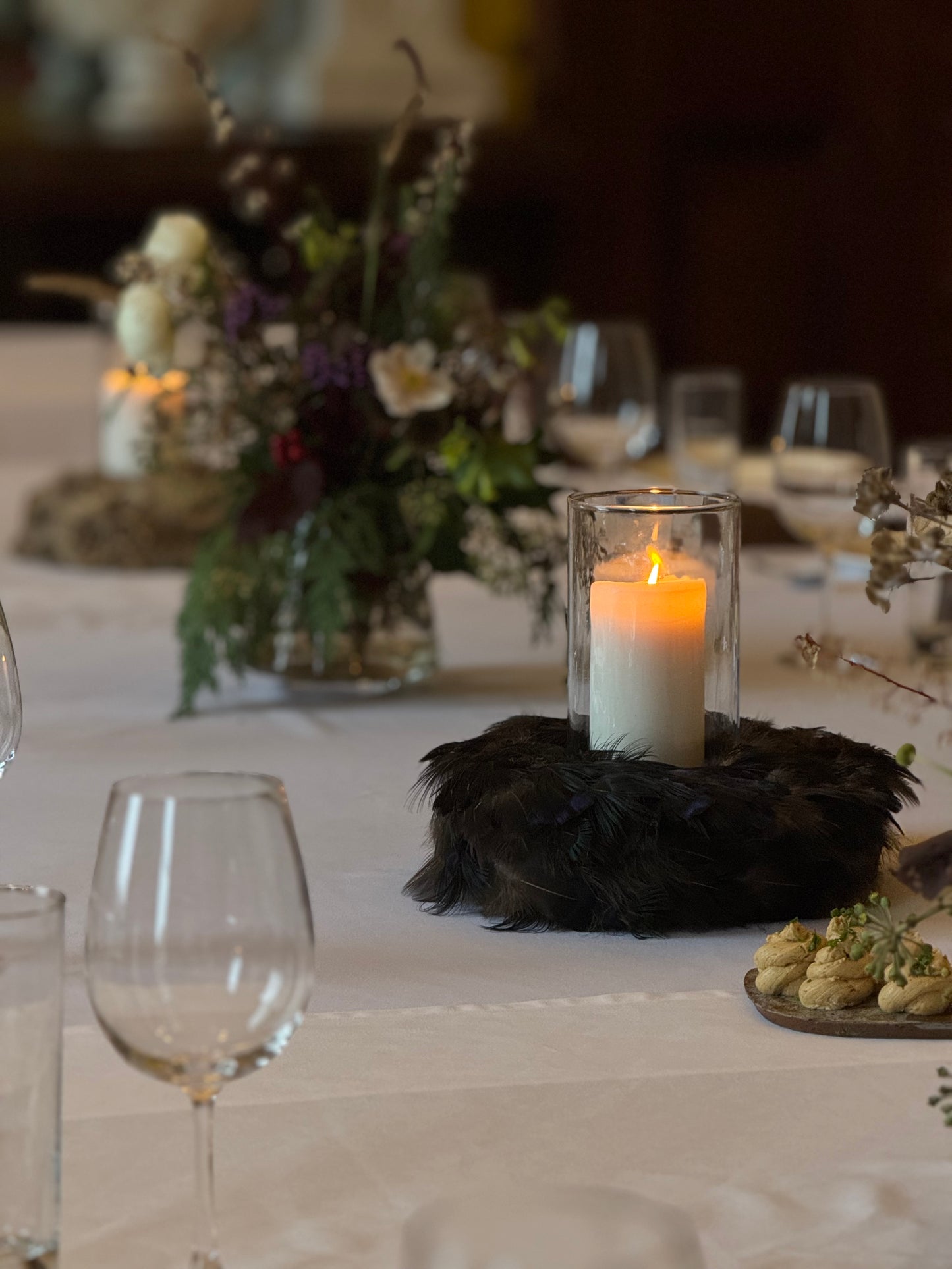 Featherlight Centre Piece - Melanistic